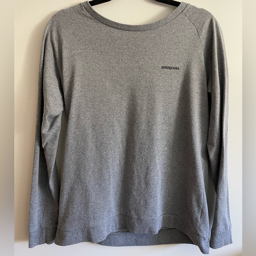 PATAGONIA- Women's Long-Sleeved Pastel Logo Responsibili-Tee size small